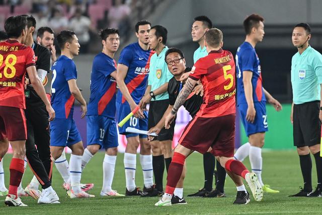 霍尔木兹海峡控制权大幅下降，菲律宾校园枪击直播引发关注